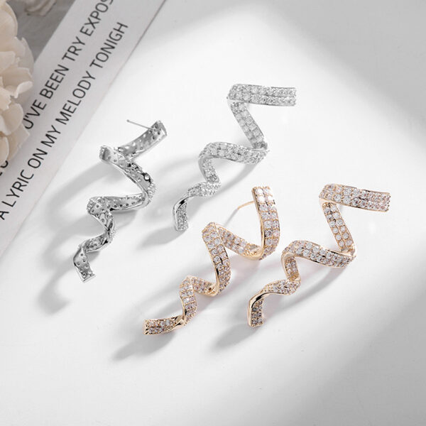 Cold Wind Zircon Minimally Personalized Spiral Wire Earrings - Image 4